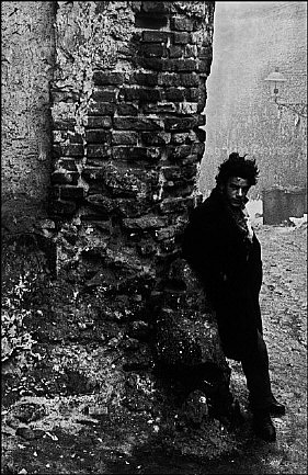 De la serie Gitanos, por J. Koudelka, (1962)